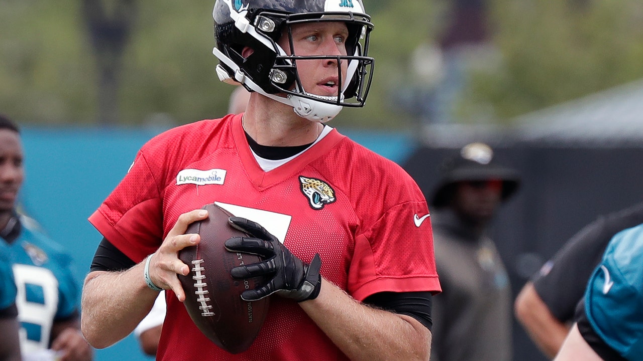 Jaguars QB Foles credits wife for his return to practice